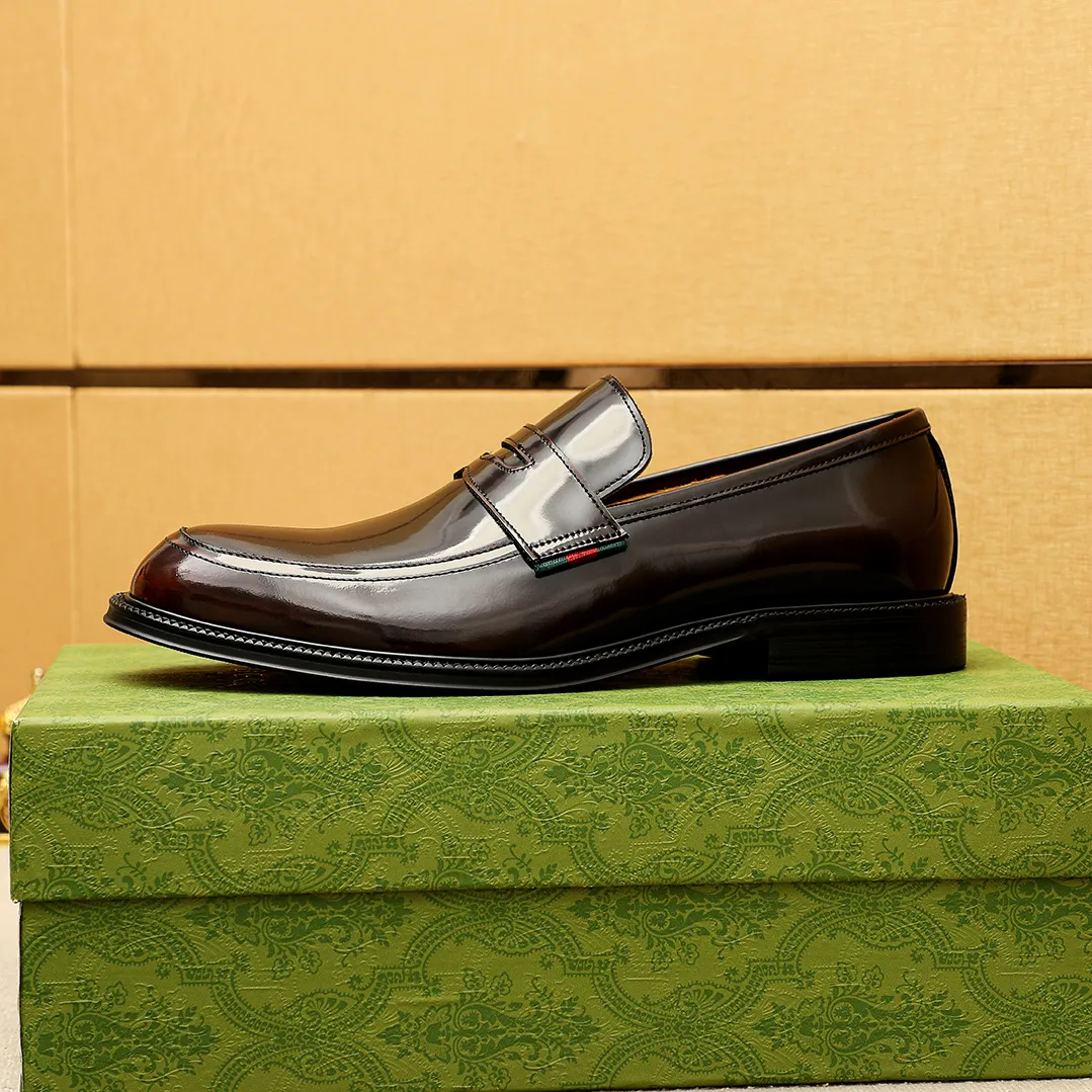 Men's shoes 💰520 💐 Product trademark: GUCCI "Gucci" casual leather shoes Regular size: 38-44 (45.46🉑️customized) Product materials: Selected imported first-layer open-edge beaded cowhide leather upper, imported water-dyed cowhide leather lining. Strong three-dimensional visual effect, original outsole Color: 4⃣️colors available